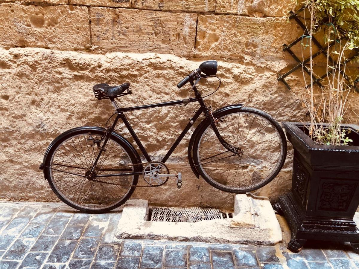 10 La Ruelle Apartment Valletta Exterior photo