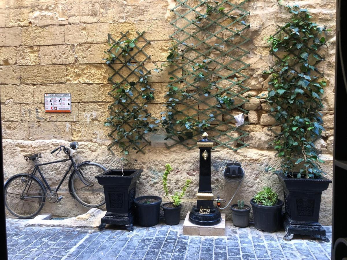 10 La Ruelle Apartment Valletta Exterior photo