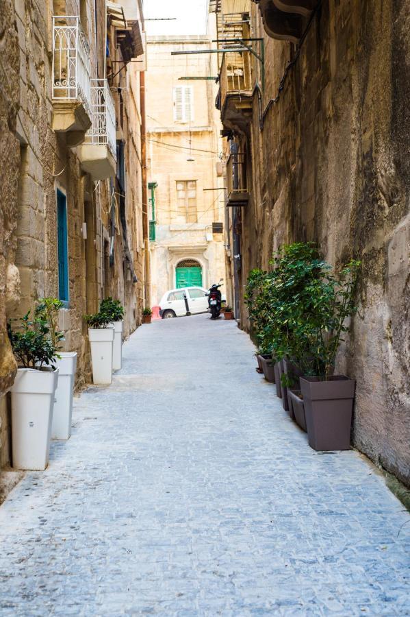 10 La Ruelle Apartment Valletta Exterior photo